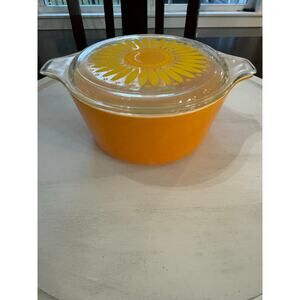 Vintage 474-B Orange Pyrex Yellow Daisy Sunflower Casserole with lid 1 1/2 Qt